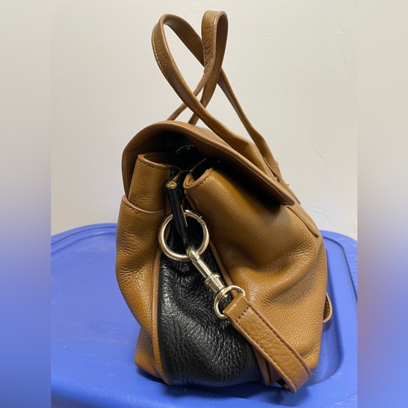 DKNY Brown leather handbag medium size perfect for fall/winter - Picture 4 of 12